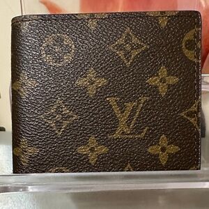 Louis Vuitton Classic Monogram Bi-Fold Wallet - Brown/Gold